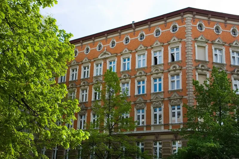 Altbau im Brunnenviertel!  WBS besonderer Wohnbedarf erforderlich! — photo 1